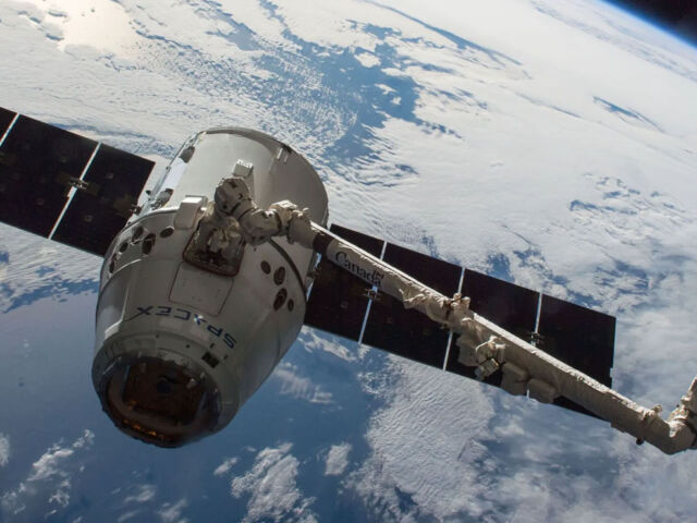 futurist_spacex_dragon_keynote